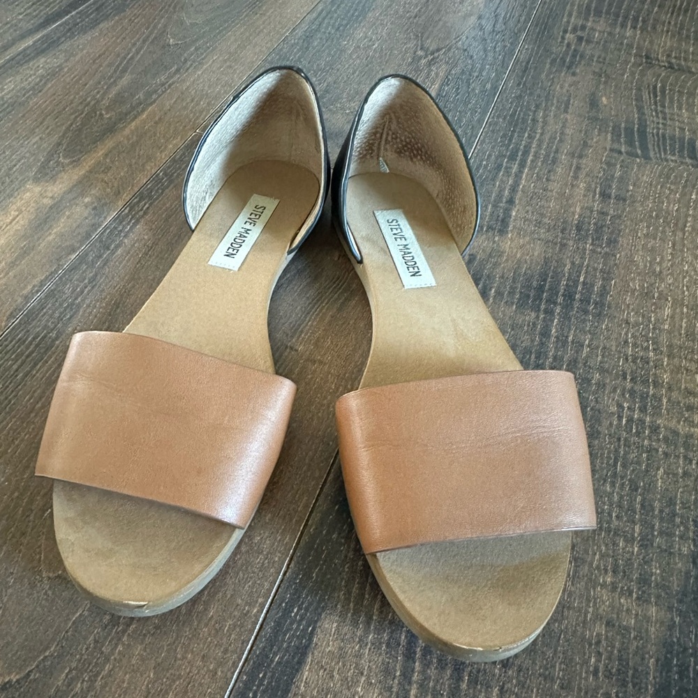 Open toed two tone flats